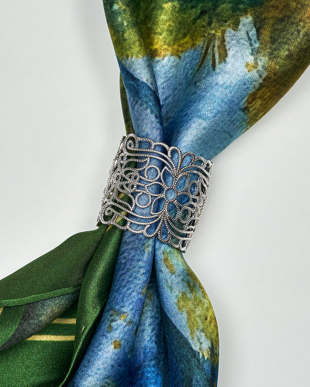 High Land Filigree Scarf Charm Ring – 18K Gold or Platinum Plated Brass Accessory