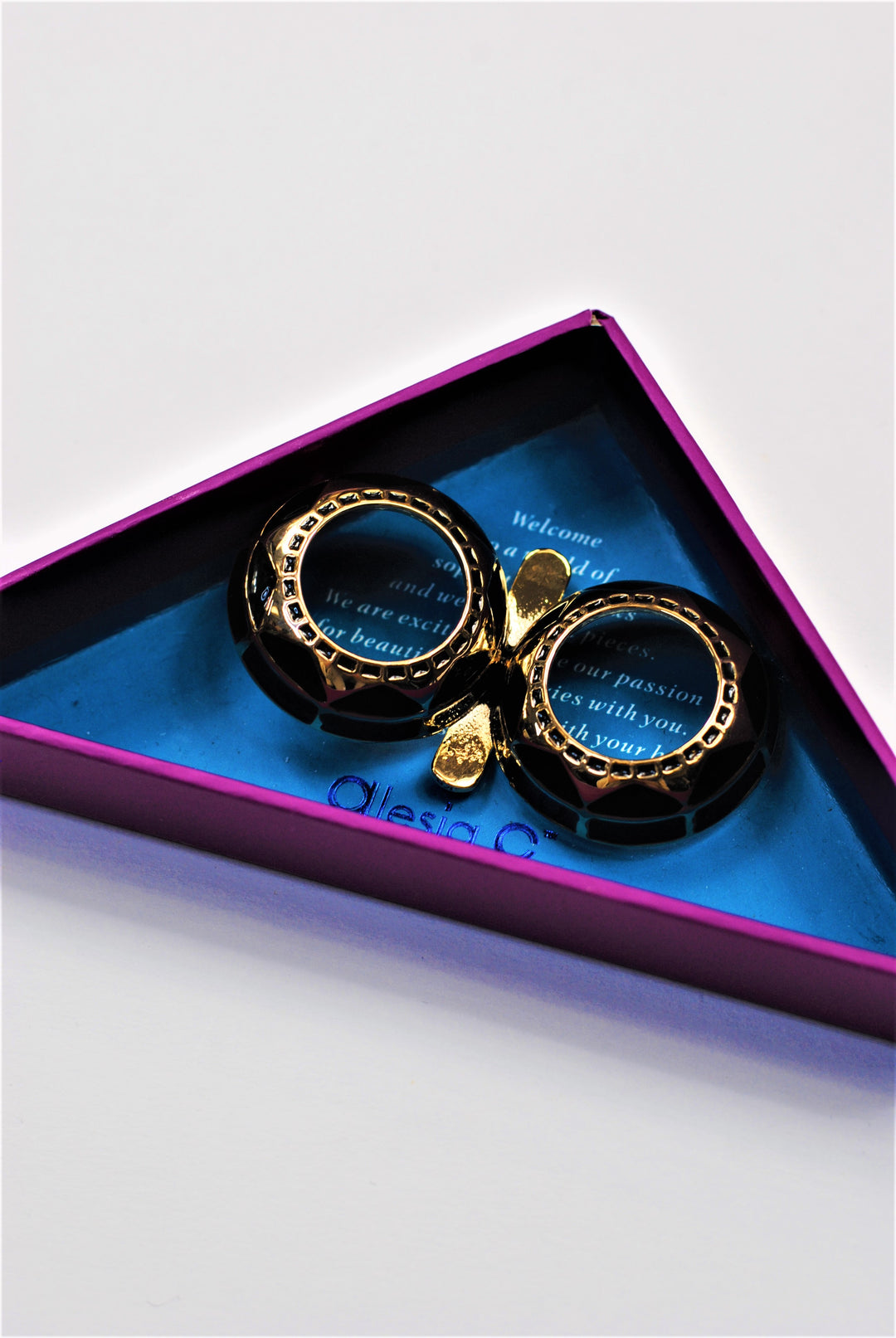 INFINITY8 Scarf Charm-Ring – Gold Plated Brass with Black Enamel