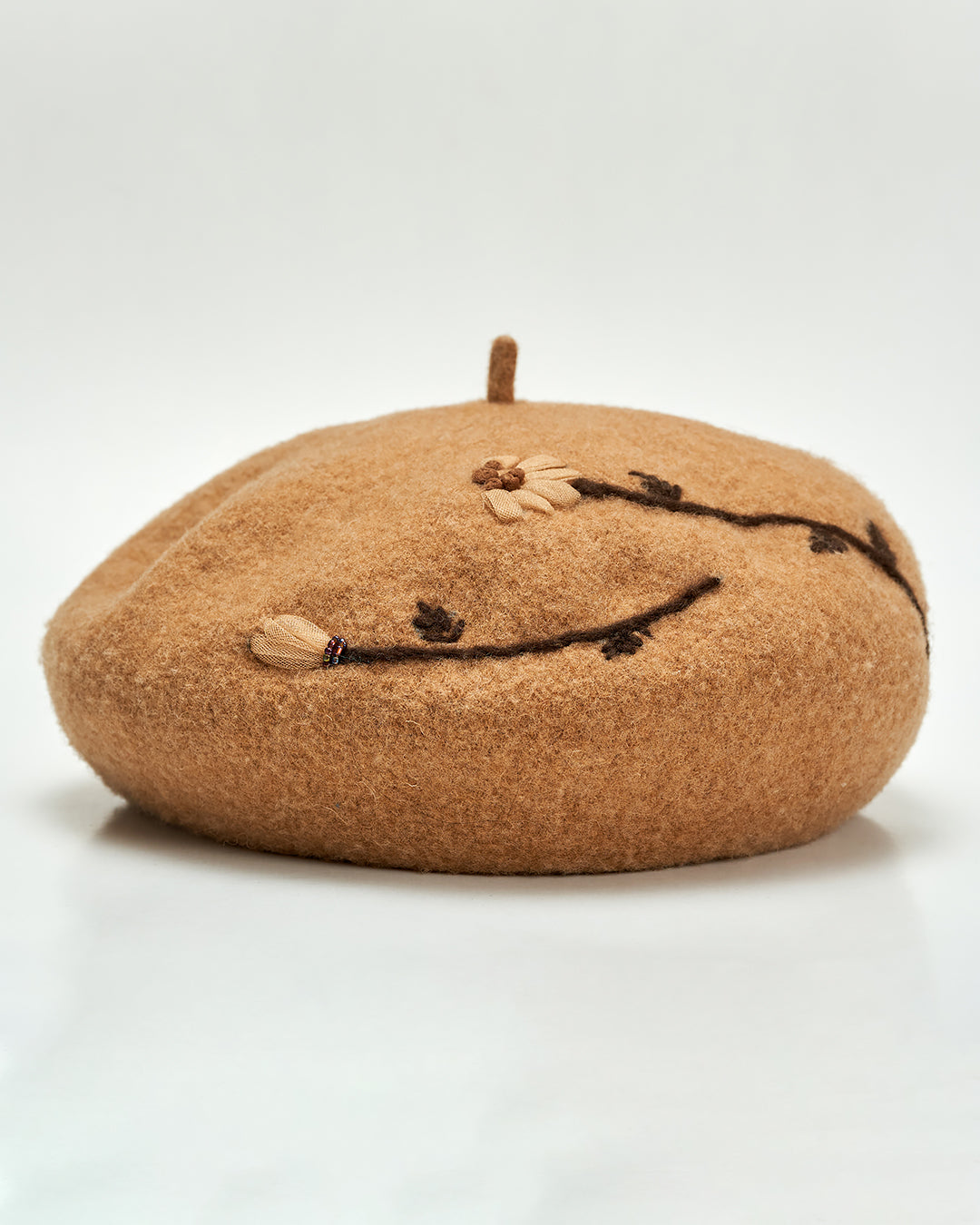 DAISY Embroidered Virgin Wool Loop Beret Hat in Camel