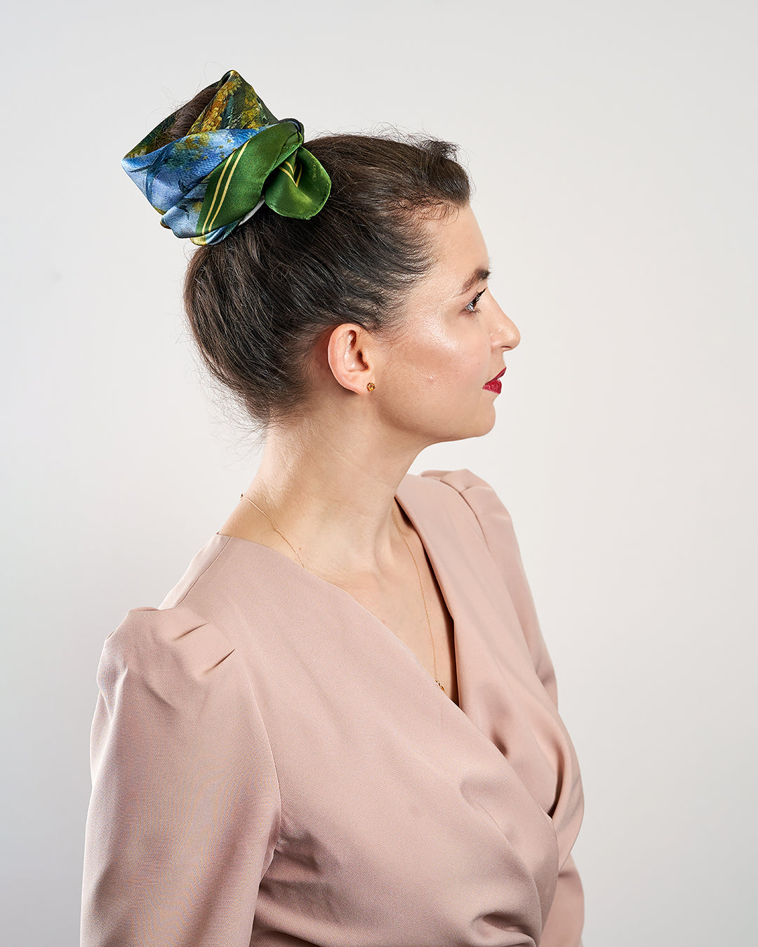 GOLD MEADOW Art-A-Porte Designer 100% Silk Square Scarf in Green Yellow AlesiaC.com