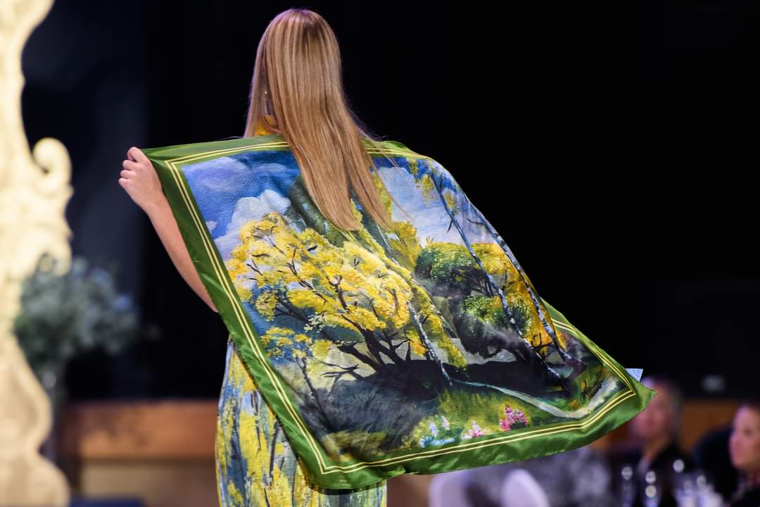 GOLD MEADOW Art-A-Porte Designer 100% Silk Square Scarf in Green Yellow AlesiaC.com