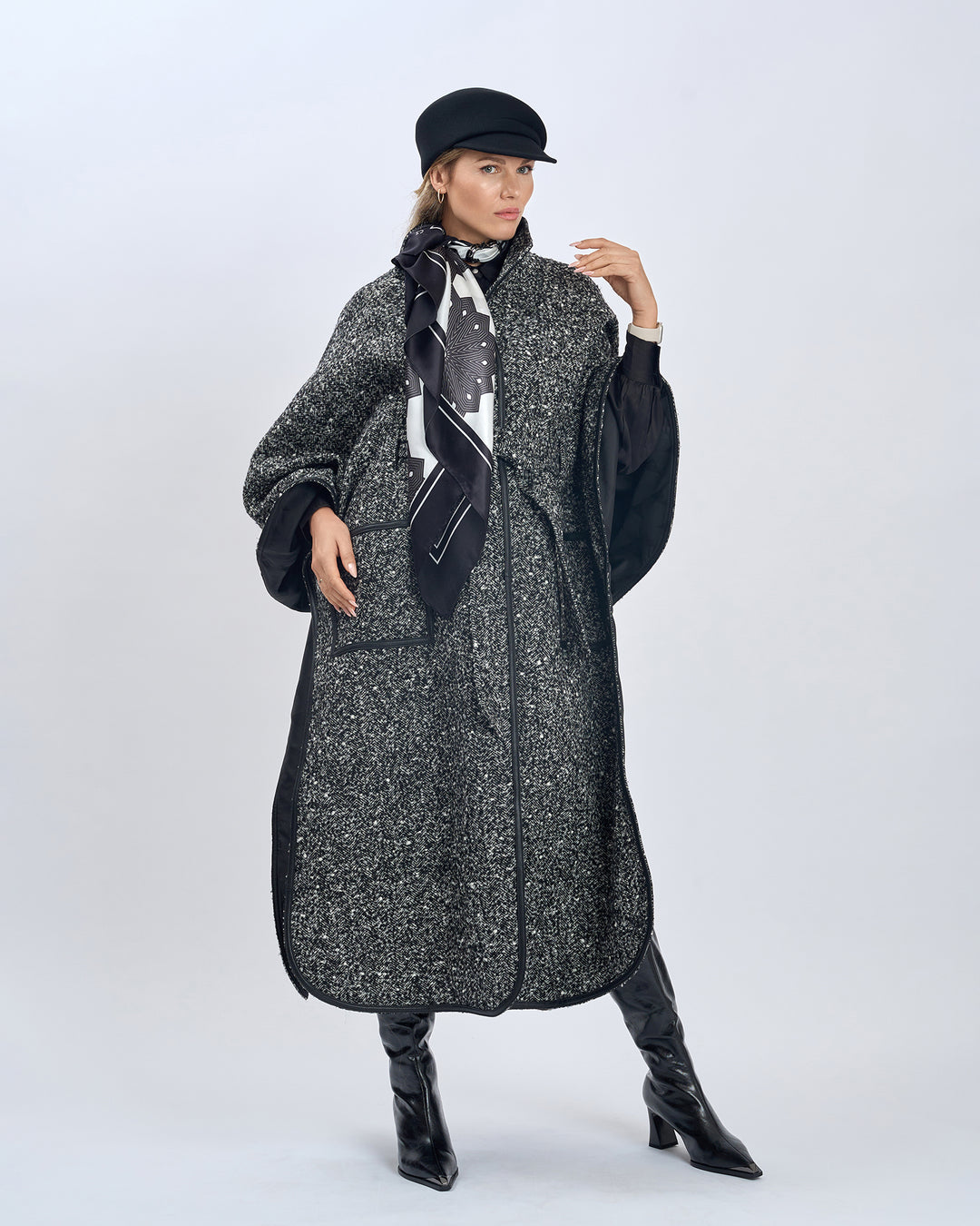 UMBRELLAS RAIN Mandala Silk Square Scarf – Black White