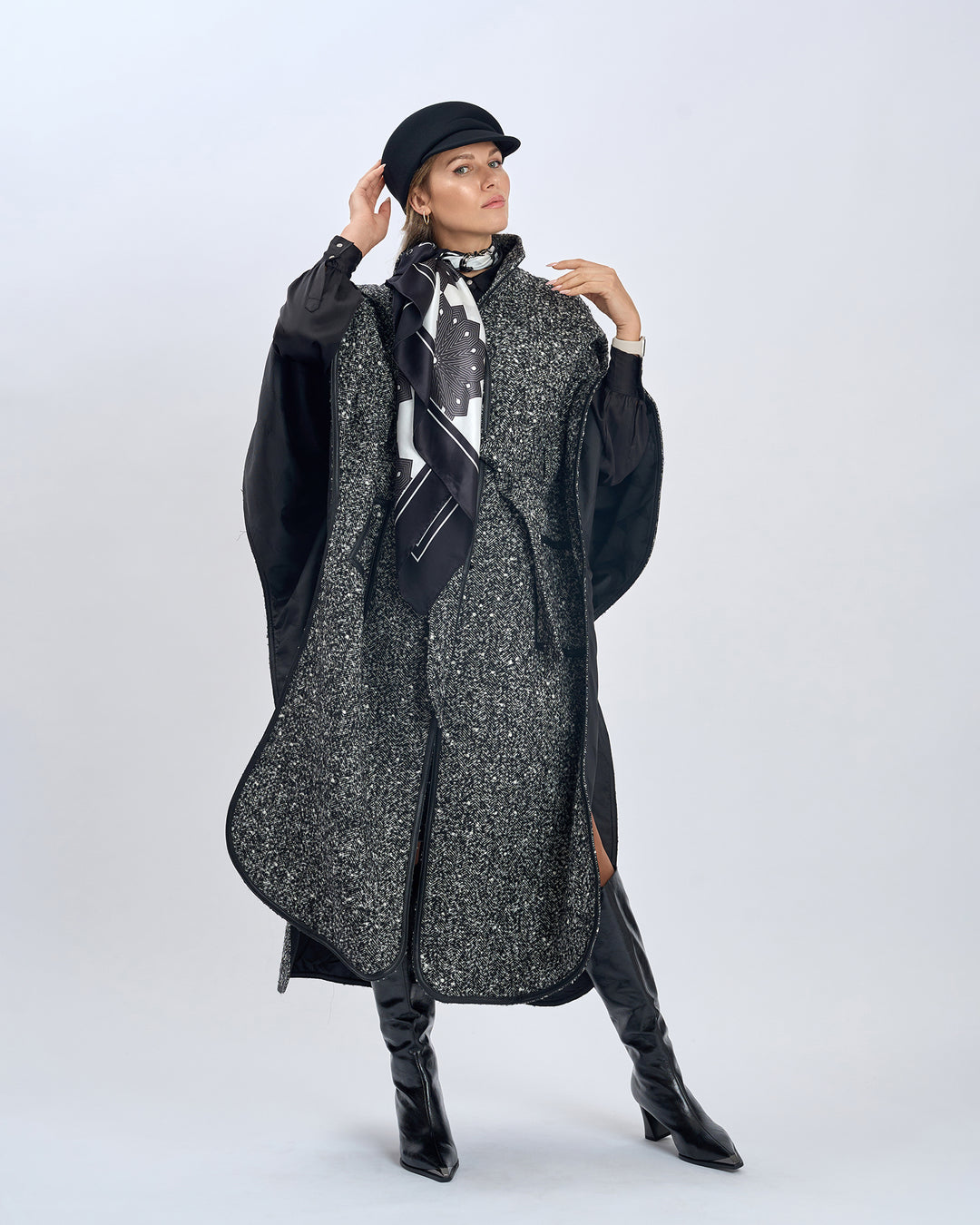 UMBRELLAS RAIN Mandala Silk Square Scarf – Black White