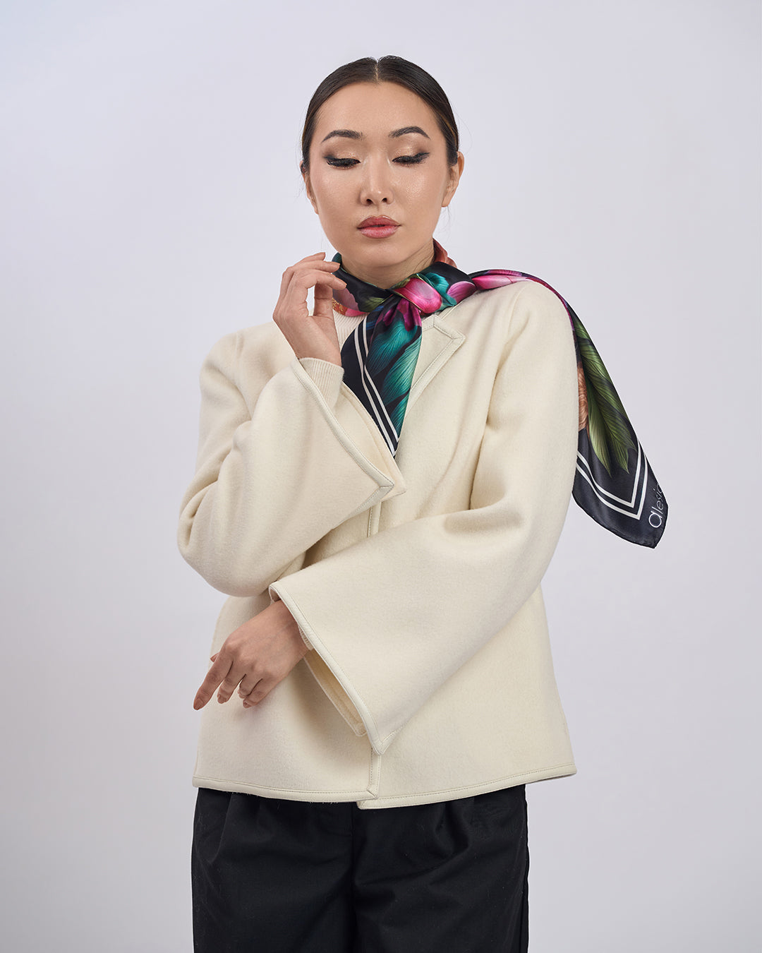LADY AUTO Virgin Wool Short Coat - White Leather Trim