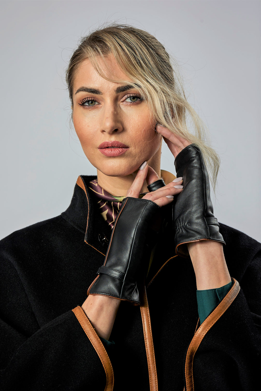 Womens Signature ICONIC Fingerless Black Leather Cashemere Blend Lined Gloves Alesia Chaika