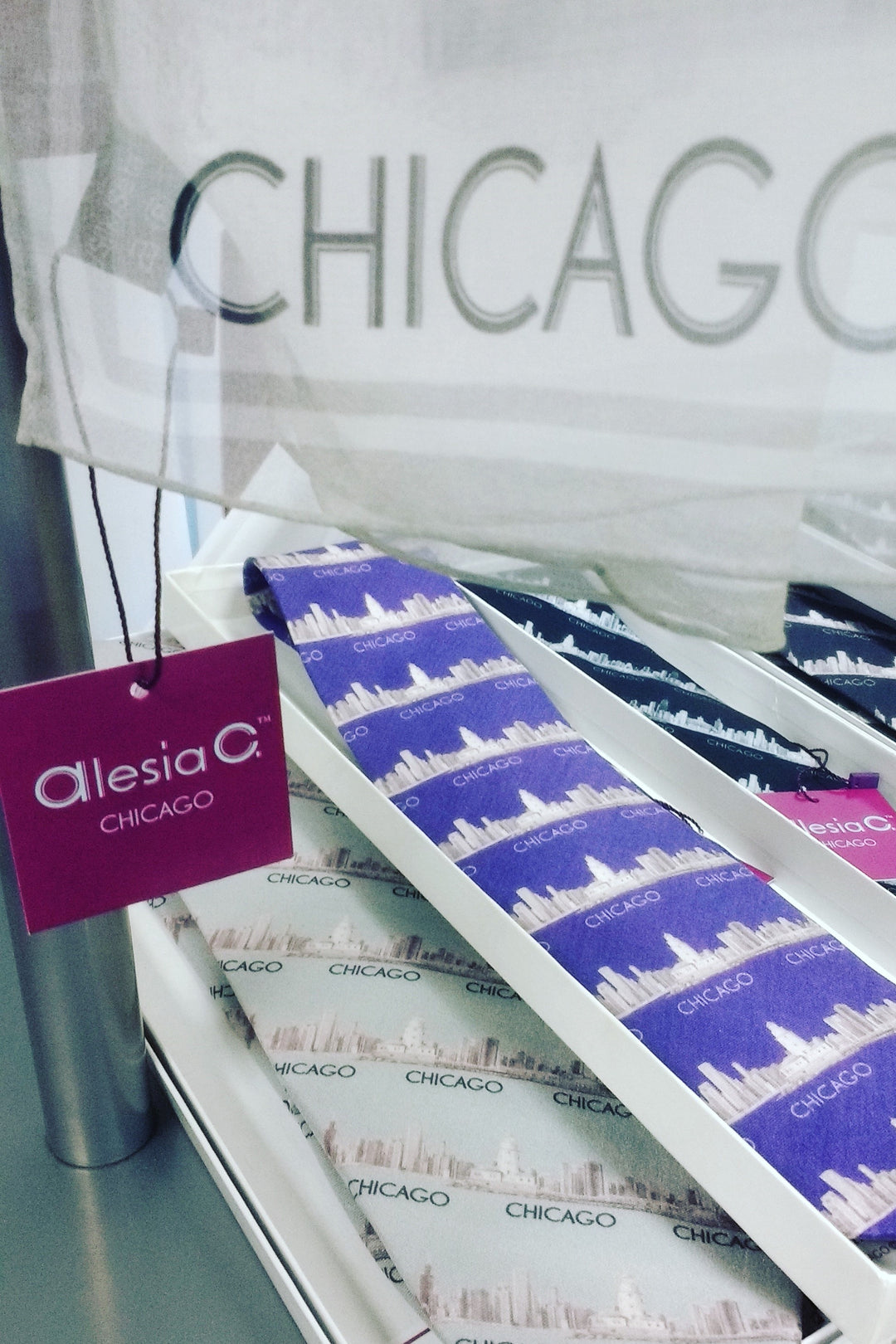 CHICAGO Skyline Art 100% Silk Men Luxury Tie Light Gray