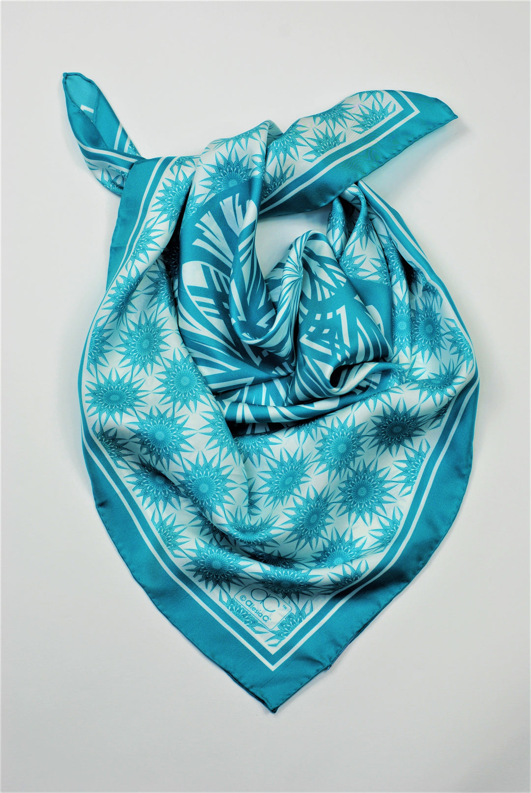 Hermes, Timeless blue/white/gold scarf in silk. - Unique Designer